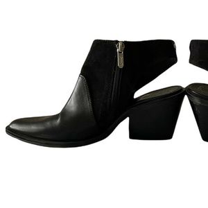 Circus by Sam Edelman Black Heels with Cutout